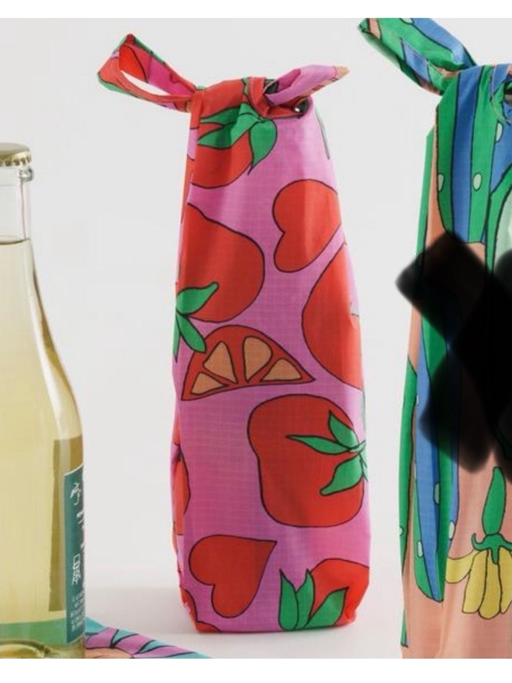 BAGGU Wine Bag: Summer Veggies - Tomato Hearts